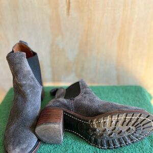 FRYE AND CO. Women's Gray Suede Ankle Boots